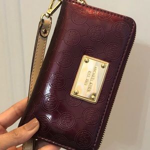 EUC - Michael Kors Wallet / Wrislet